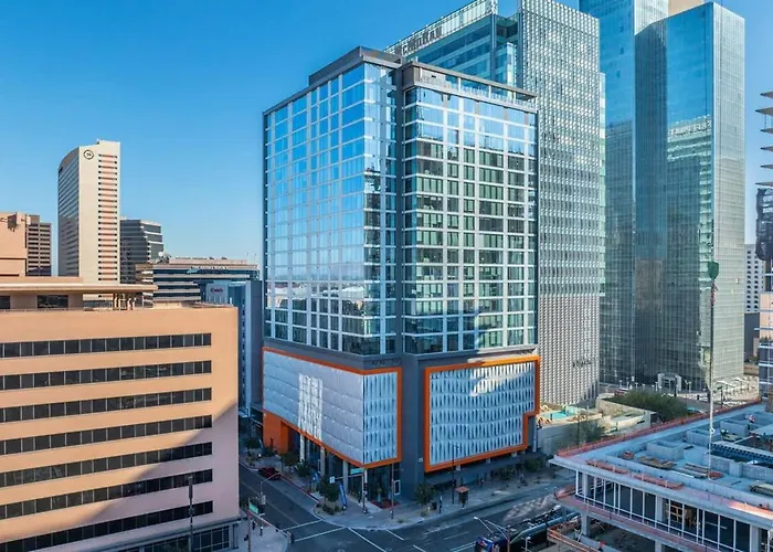 Boulevard Downtown Rooftop Pool Gym & Parking *