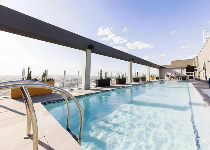 Boulevard Downtown Rooftop Pool Gym & Parking