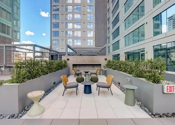 Appartamento Boulevard Downtown Rooftop Pool Gym & Parking *